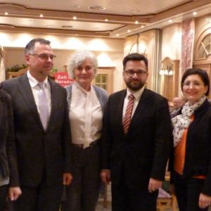 Von links: stv. Vors. Jutta Hecken-Defeld, stv. Vors. und Landtagskandidat Wolfgang Langenohl, Petra Crone (MdB), Justizminister Thomas Kutschaty (MdL) und Bundestagskandidatin Nezahat Baradari