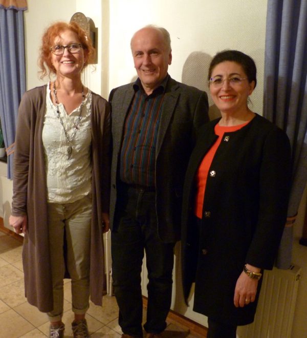 Von links: Vorsitzende der SPD-Wenden, Jutta Hecken-Defeld, Robert Kirchner-Quehl, Vorsitzender SPD-Kreisverband, Nezahad Baradari, Vorsitzende AG Migration und Vielfalt. Auf dem Foto fehlt die Vorsitzende der AsF Wenden, Hildegund Hennrichs.